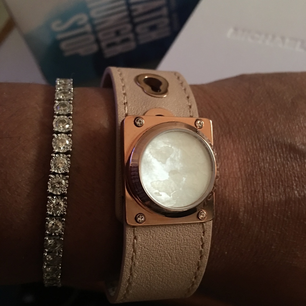MICHAEL KORS FITNESS TRACKER - Picture 3 of 4